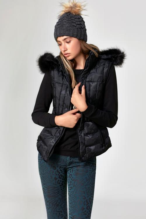  KÜRK DETAYLI KAPİTONE YELEK