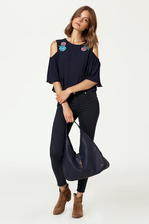  OMUZ DEKOLTELİ CASUAL BLUZ