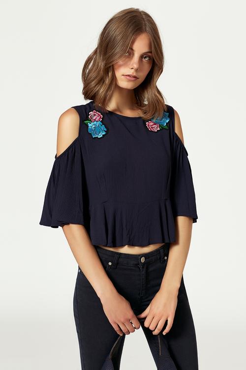  OMUZ DEKOLTELİ CASUAL BLUZ