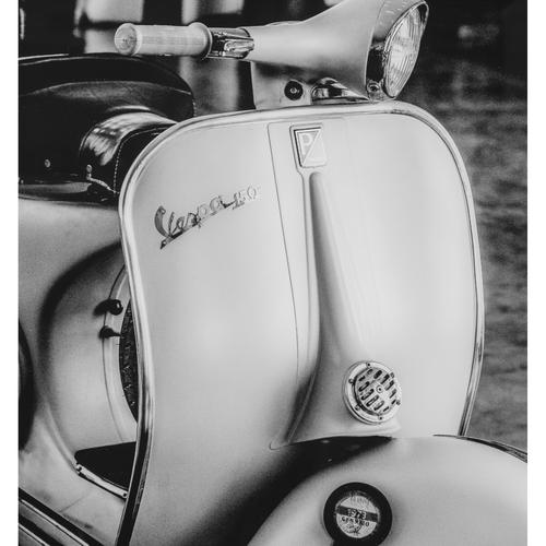  WHITE VESPA PANO 76X51 CM