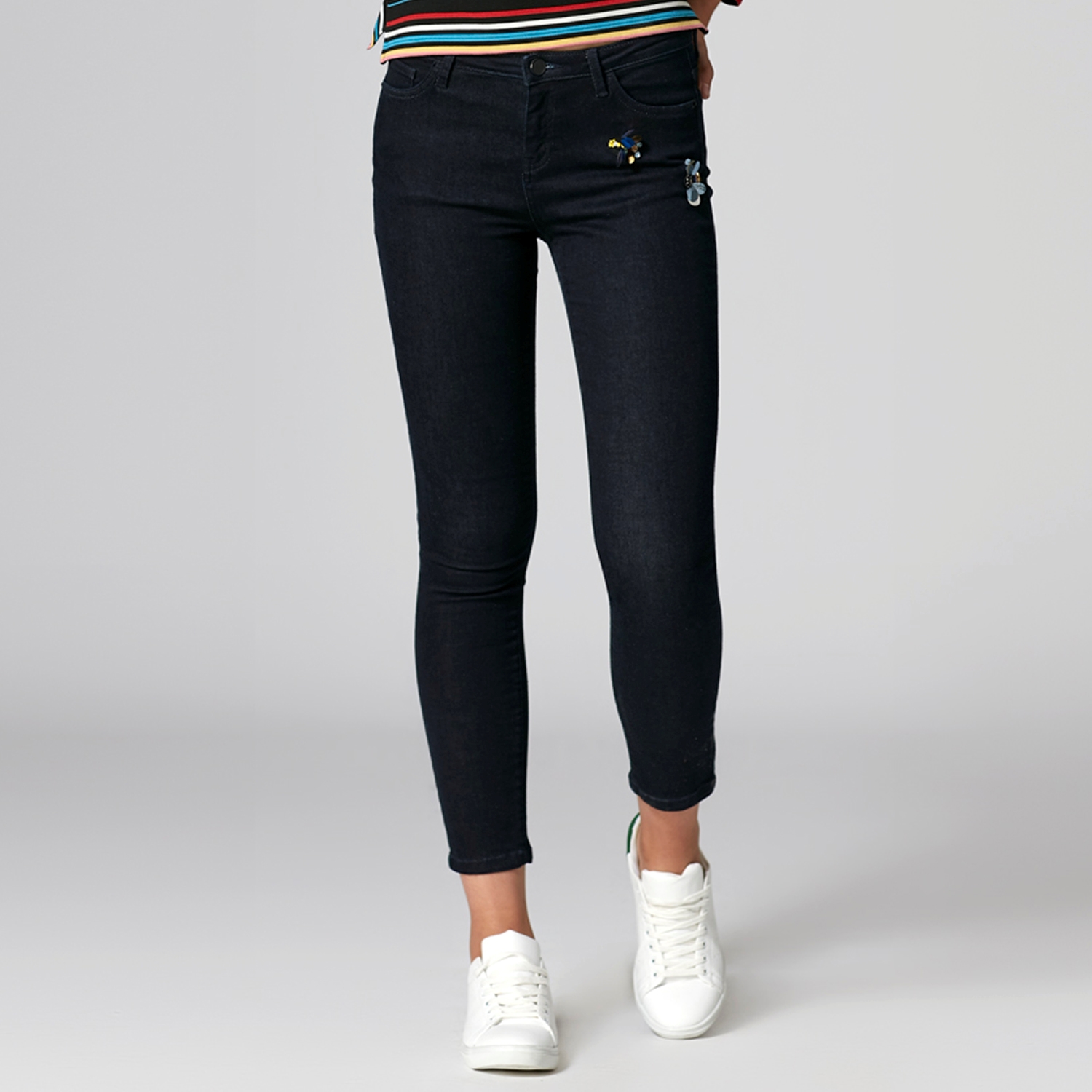 İŞLEMELİ JEAN PANTOLON