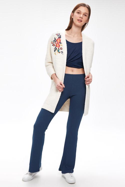  NAKIŞ DETAYLI ÖRGÜ HIRKA