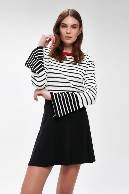  ÇİZGİLİ KOL DETAYLI KAZAK