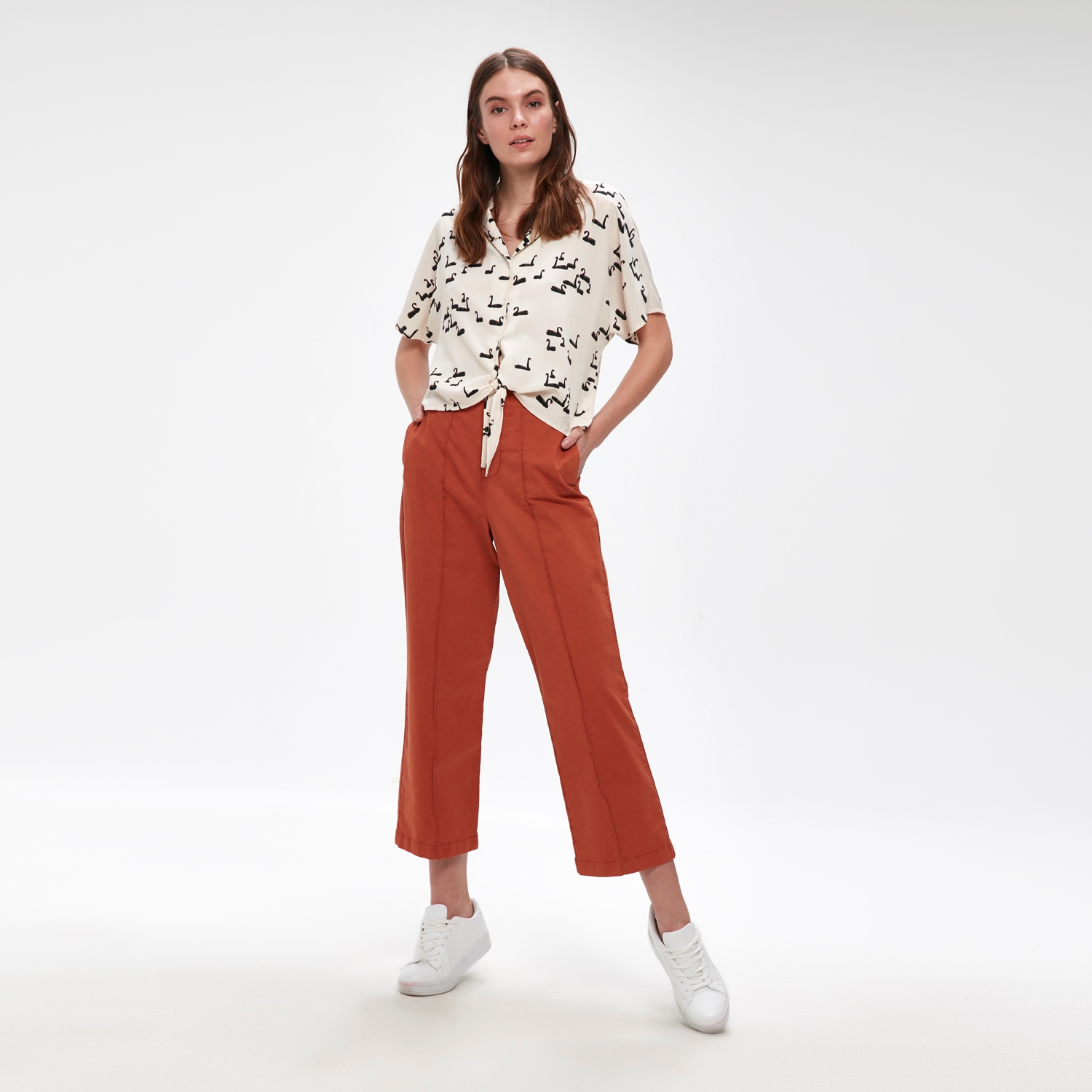 KUĞU DESENLİ CASUAL BLUZ