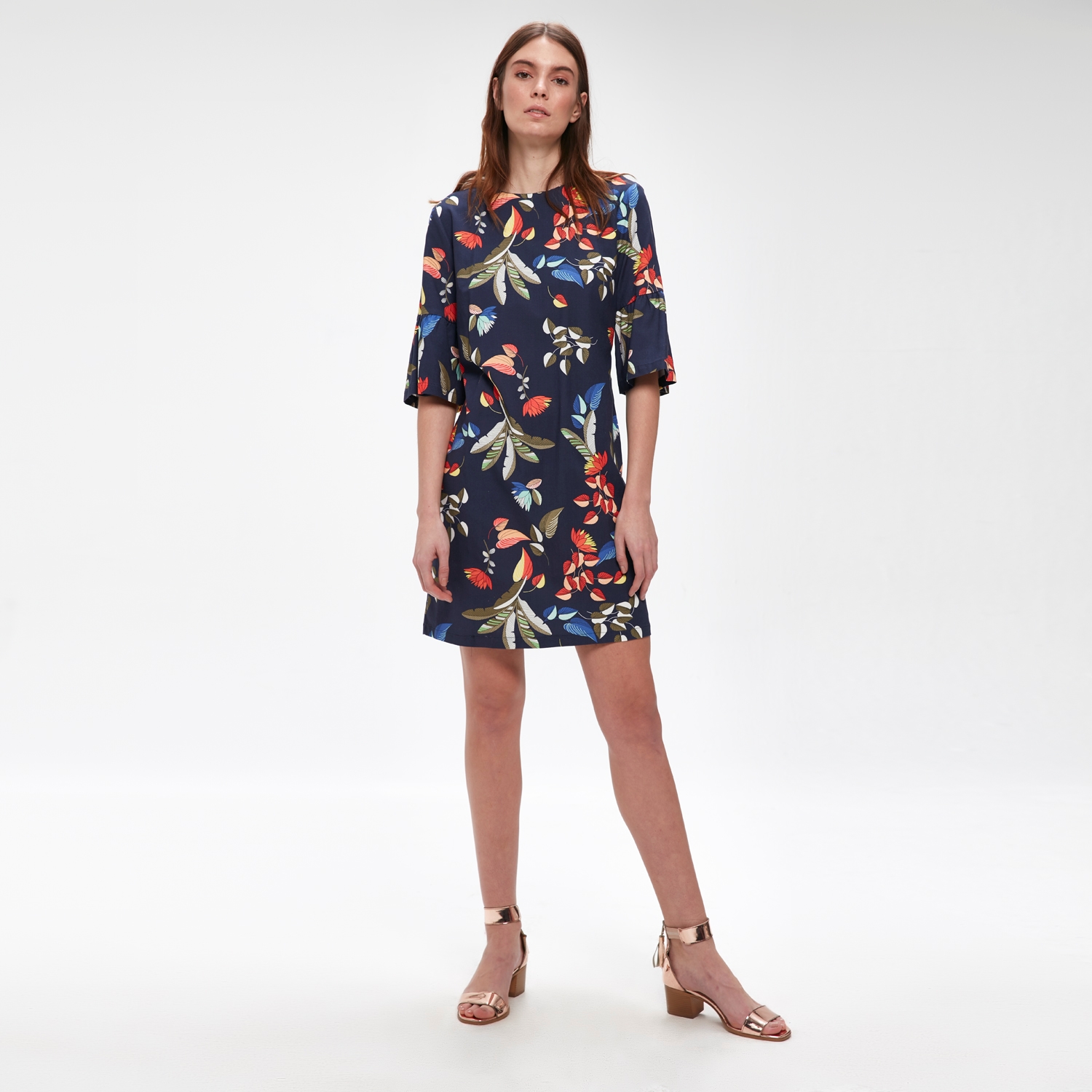 ÇİÇEK DESENLİ KOLLARI VOLANLI ELBİSE