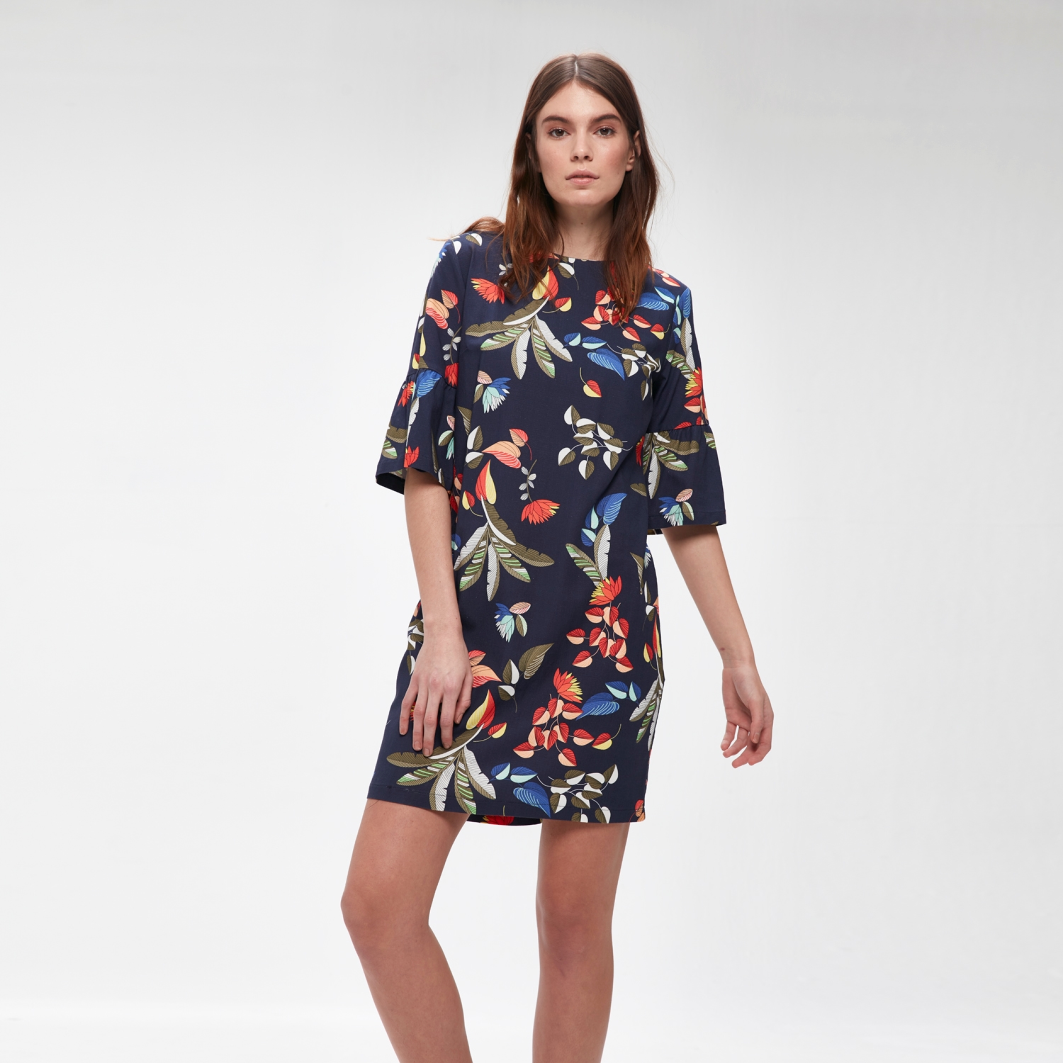 ÇİÇEK DESENLİ KOLLARI VOLANLI ELBİSE