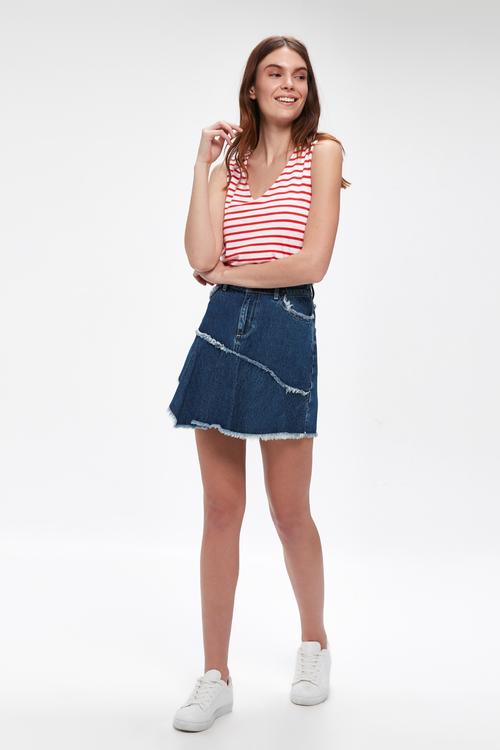  V YAKA ÇİZGİLİ KOLSUZ T-SHIRT