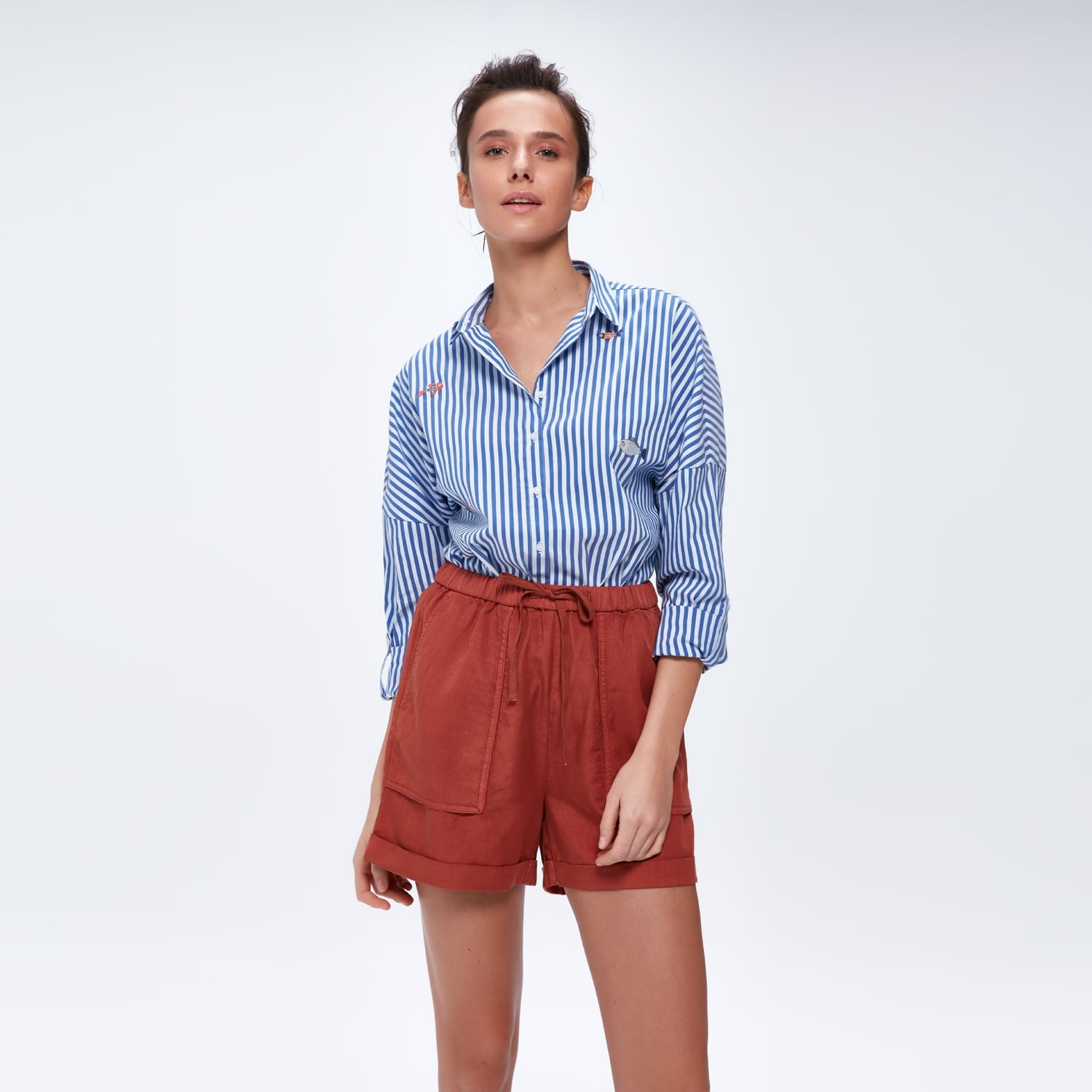 ÇİZGİLİ NAKIŞLI GÖMLEK