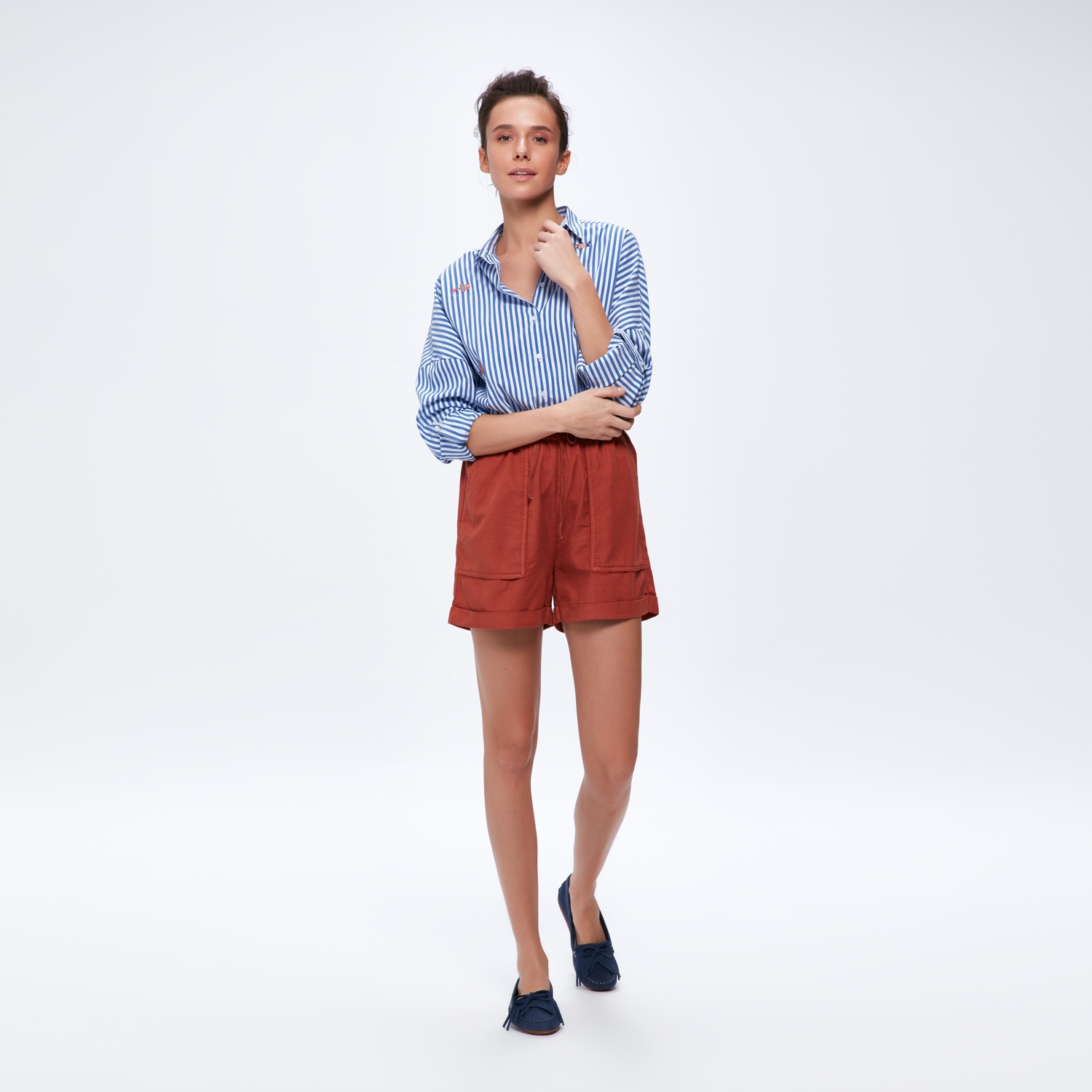 ÇİZGİLİ NAKIŞLI GÖMLEK