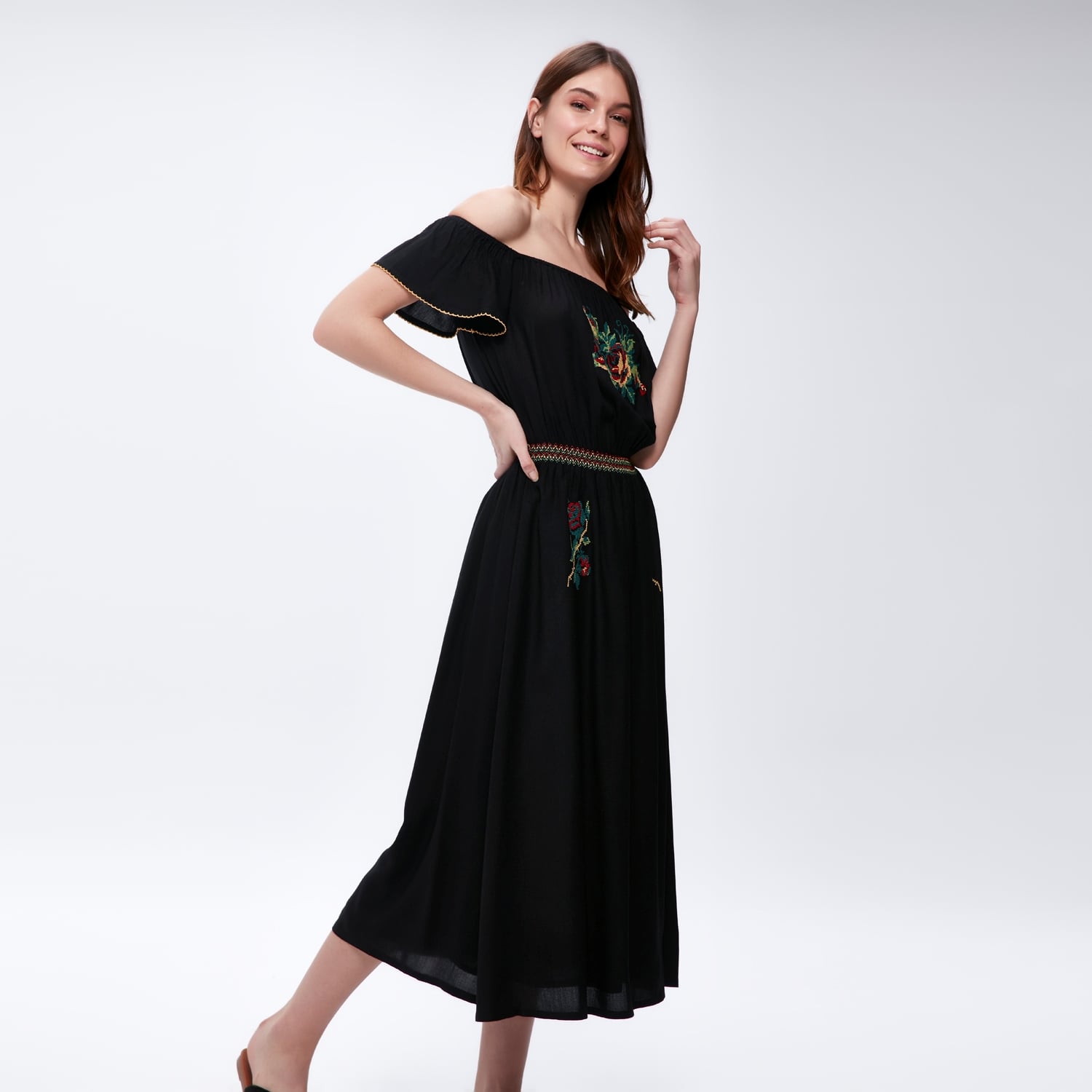 KANAVİÇE İŞLEMELİ MAXİ ELBİSE