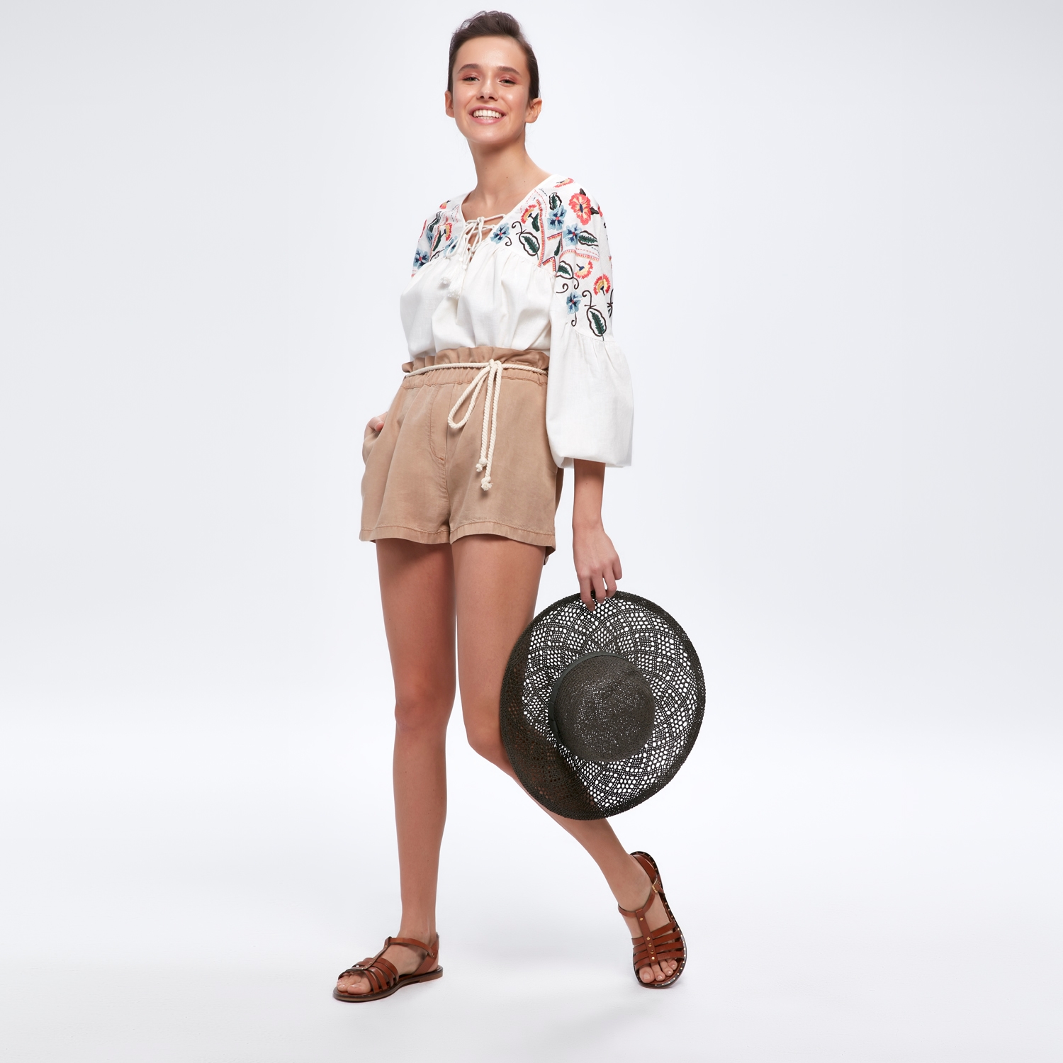 BELİ BÜZGÜLÜ ŞORT