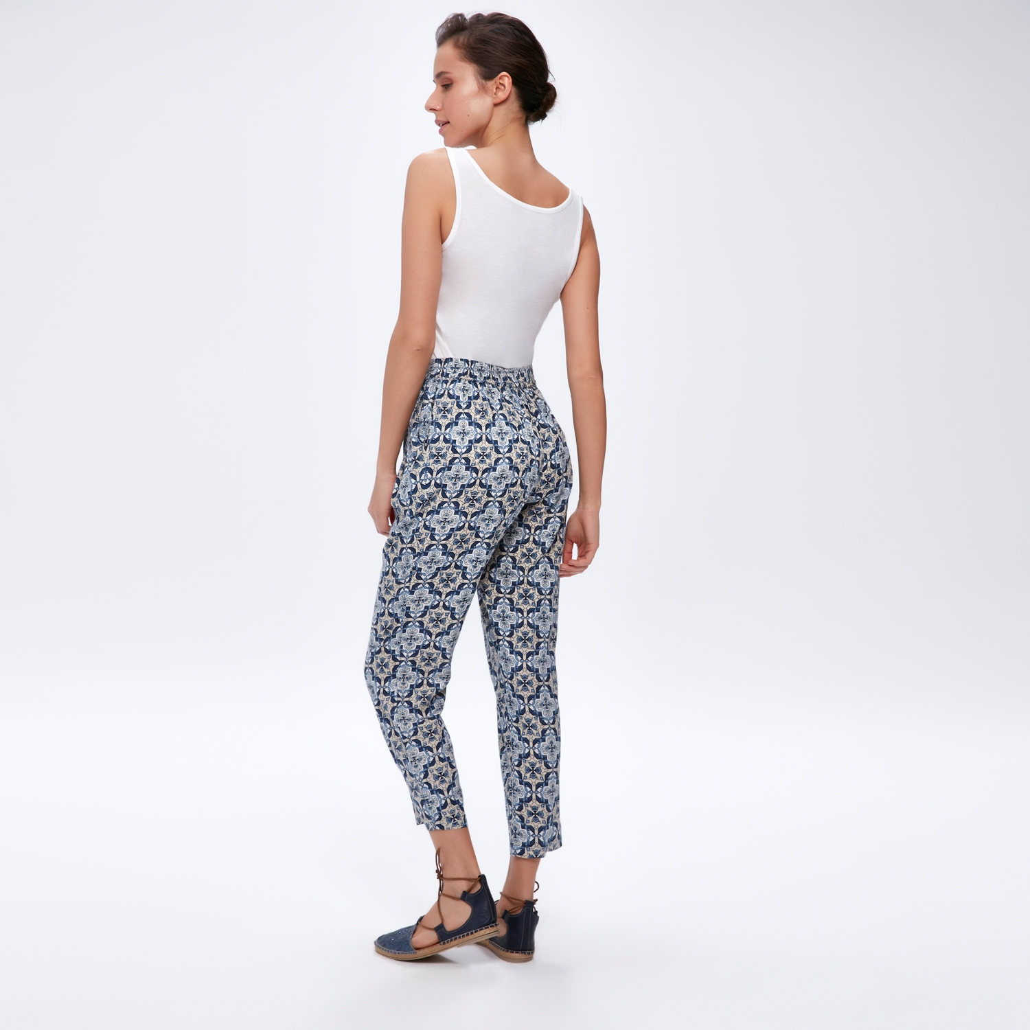 BELİ KUŞAKLI DESENLİ PANTOLON