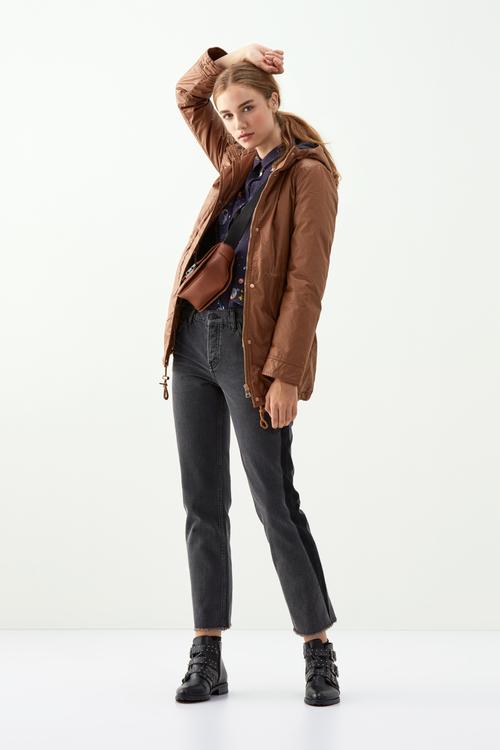  BÜZGÜ DETAYLI KAPÜŞONLU MONT