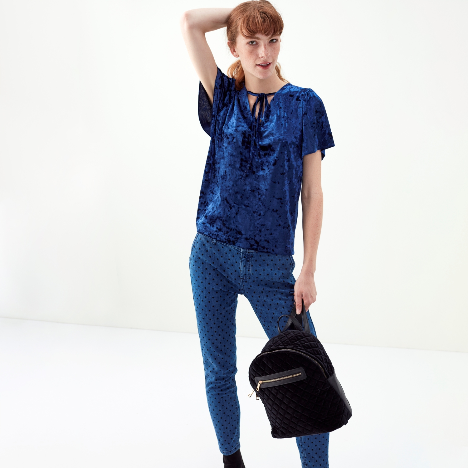 ARKASI BAĞLAMALI KADİFE BLUZ