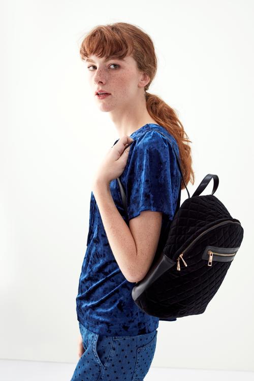  ARKASI BAĞLAMALI KADİFE BLUZ