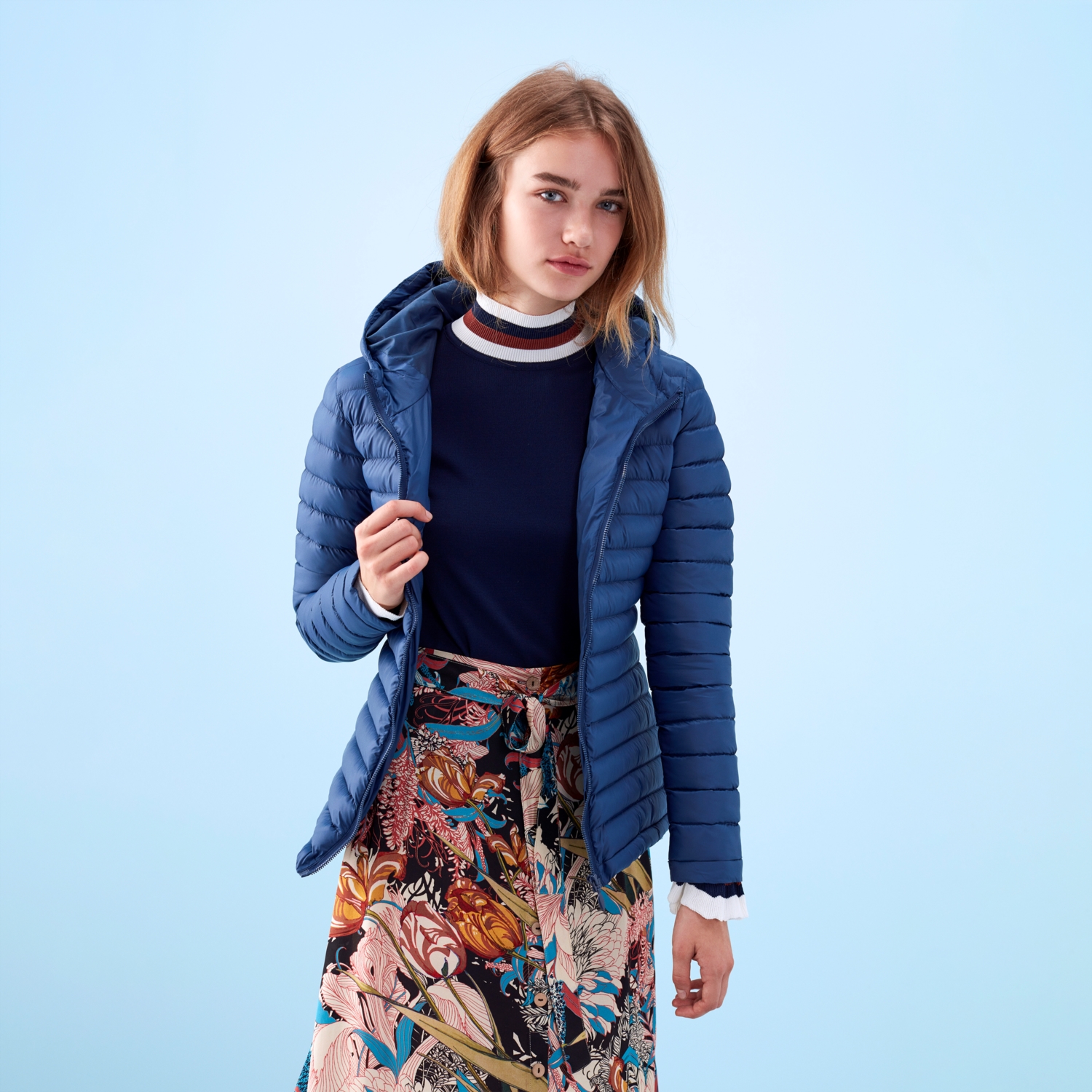 KAPÜŞONLU KISA ŞİŞME MONT