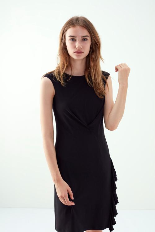  FIRFIR DETAYLI KOLSUZ DOKUMA ELBİSE