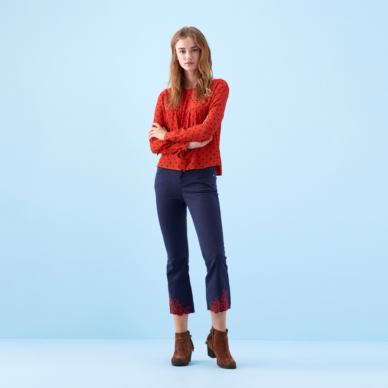 PAÇA İŞLEMELİ CROPPED JEAN PANTOLON