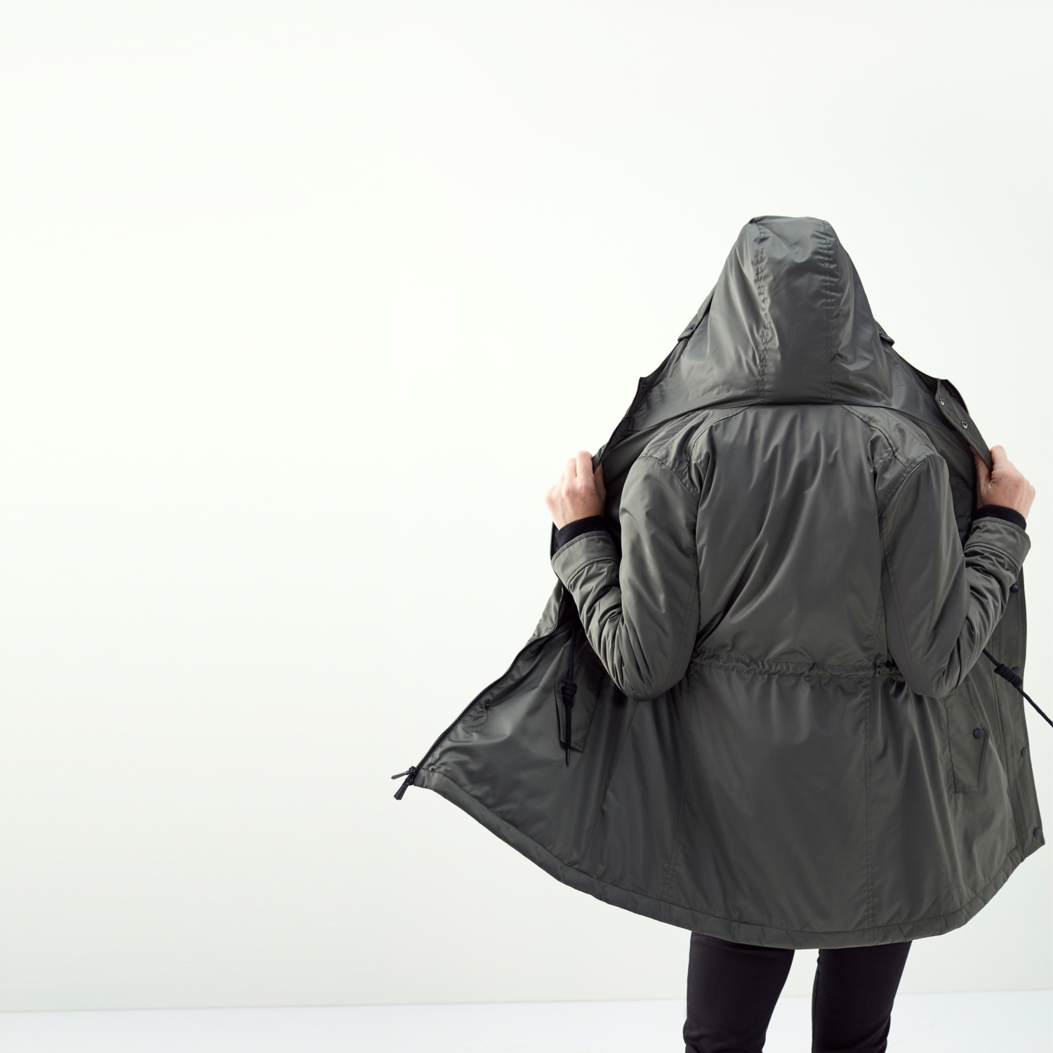 CEP DETAYLI KAPÜŞONLU MONT