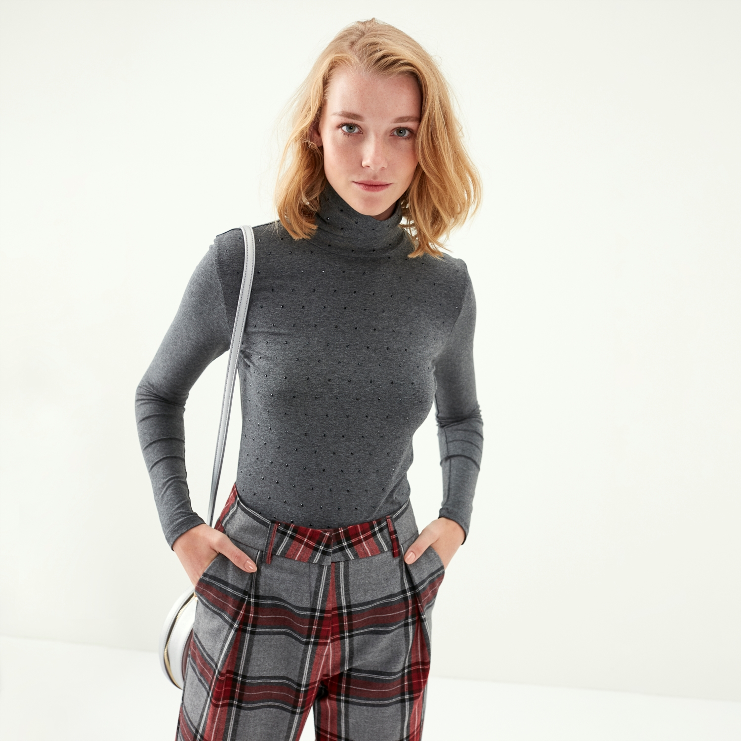 TAŞ İŞLEMELİ BALIKÇI YAKA BLUZ