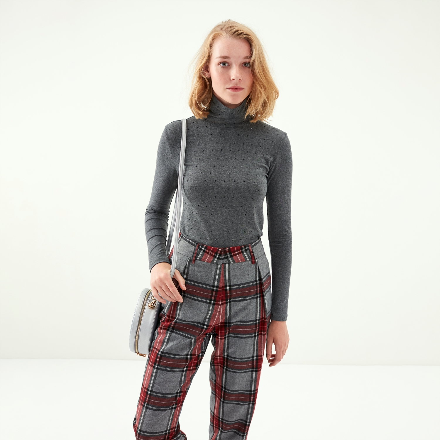 TAŞ İŞLEMELİ BALIKÇI YAKA BLUZ