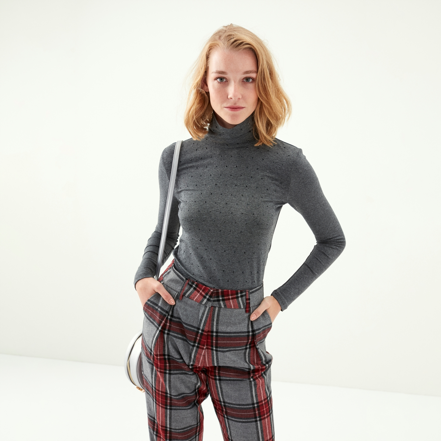 TAŞ İŞLEMELİ BALIKÇI YAKA BLUZ