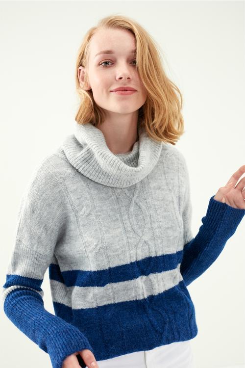  ÖRGÜ DESENLİ DEGAJE YAKA KAZAK