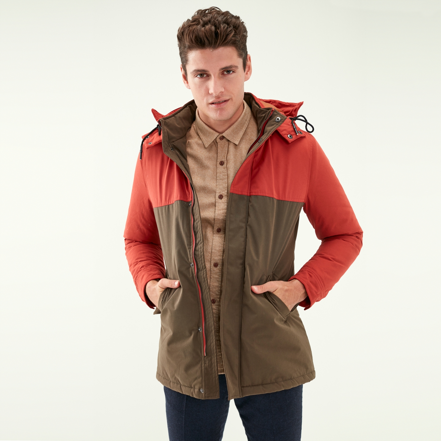 İKİ RENKLİ KAPÜŞONLU UZUN PARKA