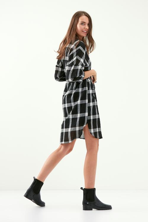  EKOSE DESENLİ MİDİ BOY GÖMLEK ELBİSE