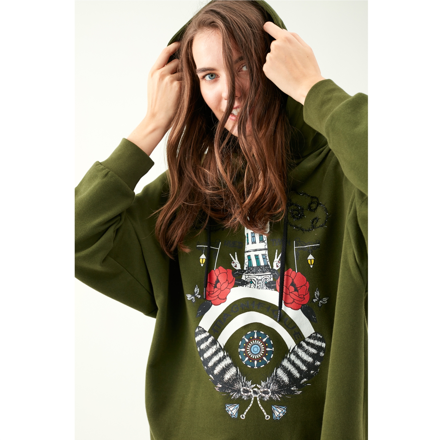 BASKILI KAPÜŞONLU ÖRME SWEATSHIRT