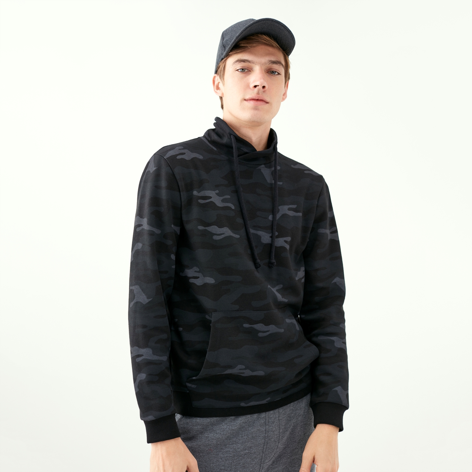 KAMUFLAJ DESENLİ DİK YAKA SWEATSHIRT