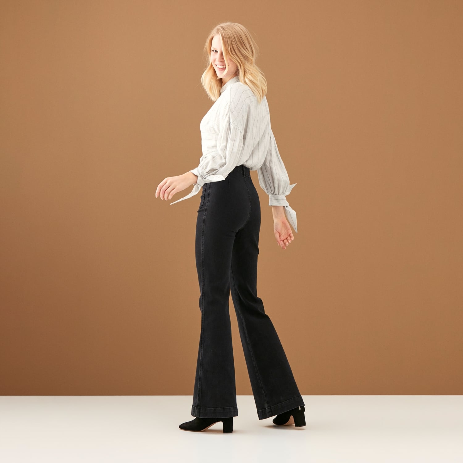 CEP DETAYLI İSPANYOL PAÇA JEAN PANTOLON