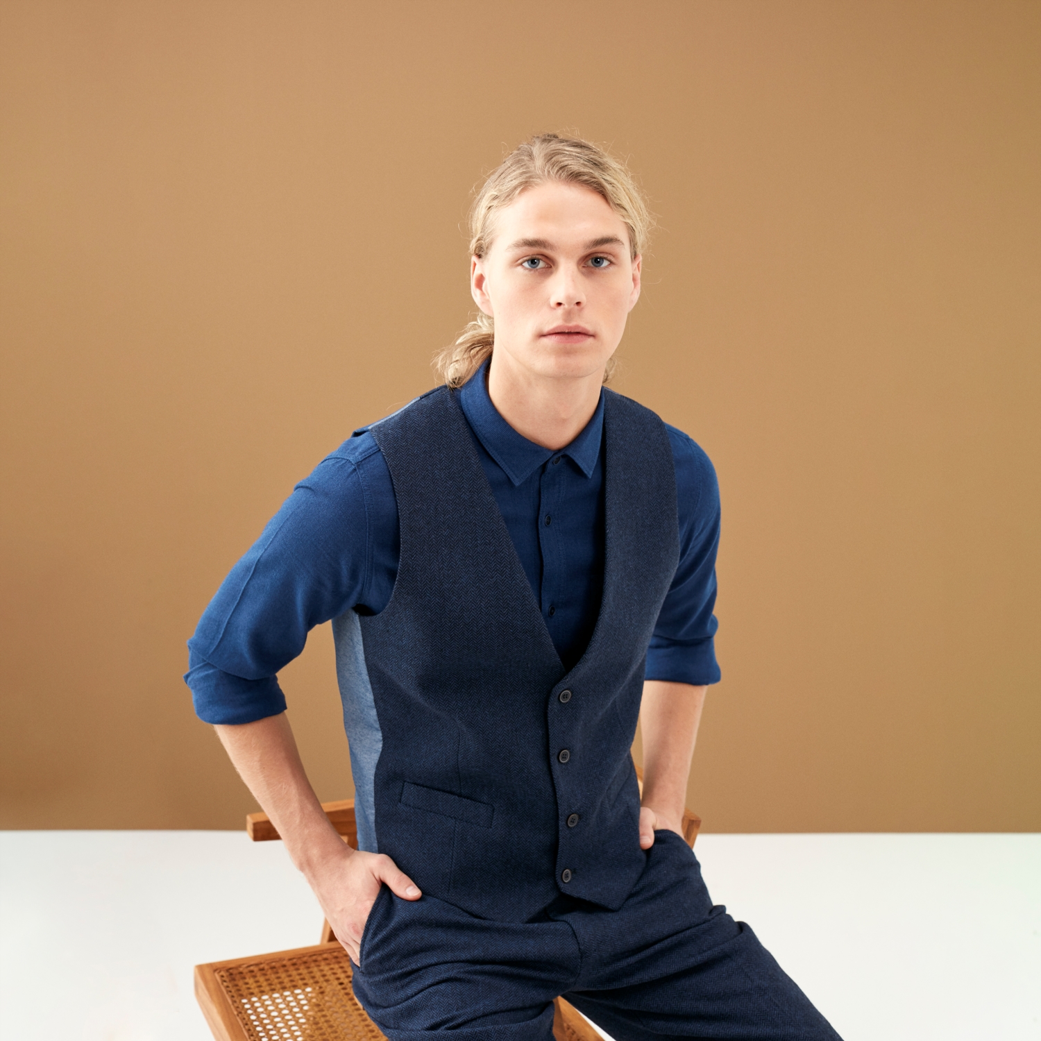 DÜĞMELİ YÜN YELEK