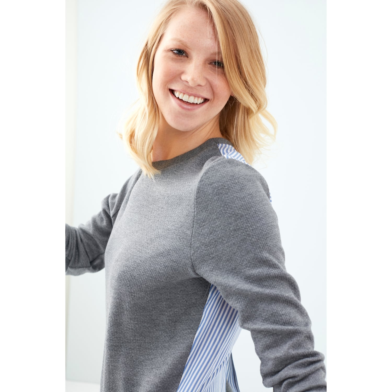 ARKASI YIRTMAÇLI BİSİKLET YAKA BLUZ