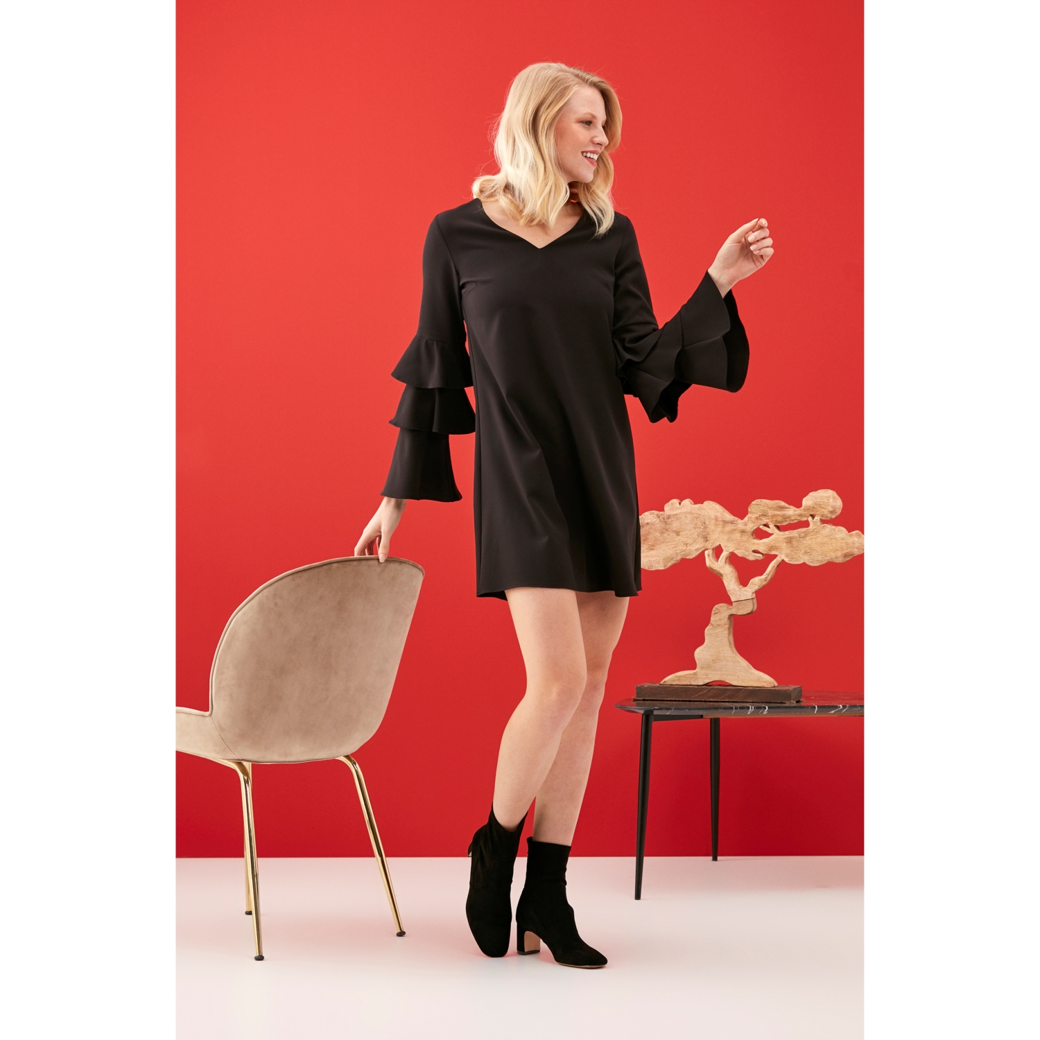 KOLLAR FIRFIRLI MİNİ BOY ELBİSE