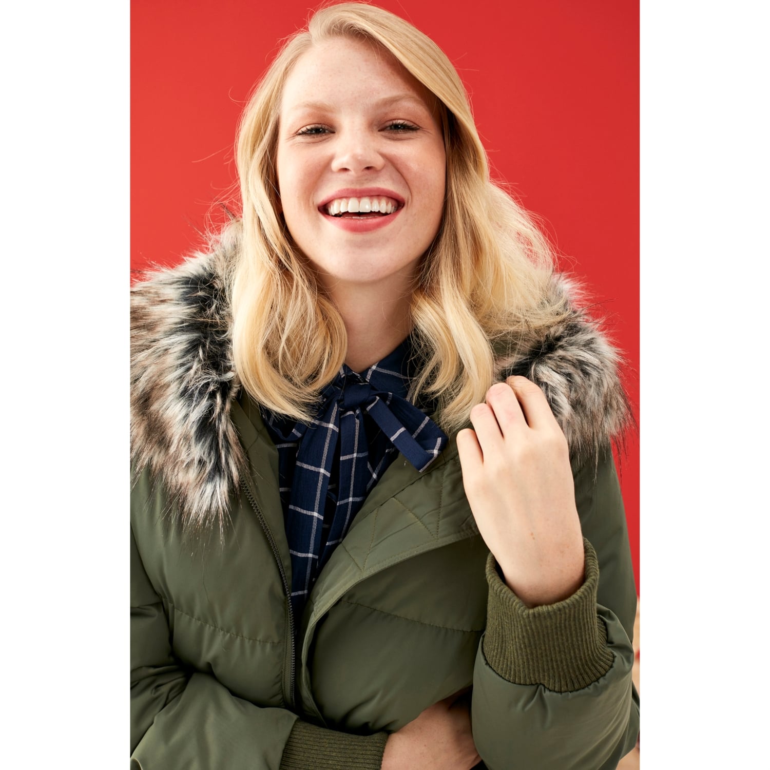 KÜRK DETAYLI KAPÜŞONLU ŞİŞME MONT