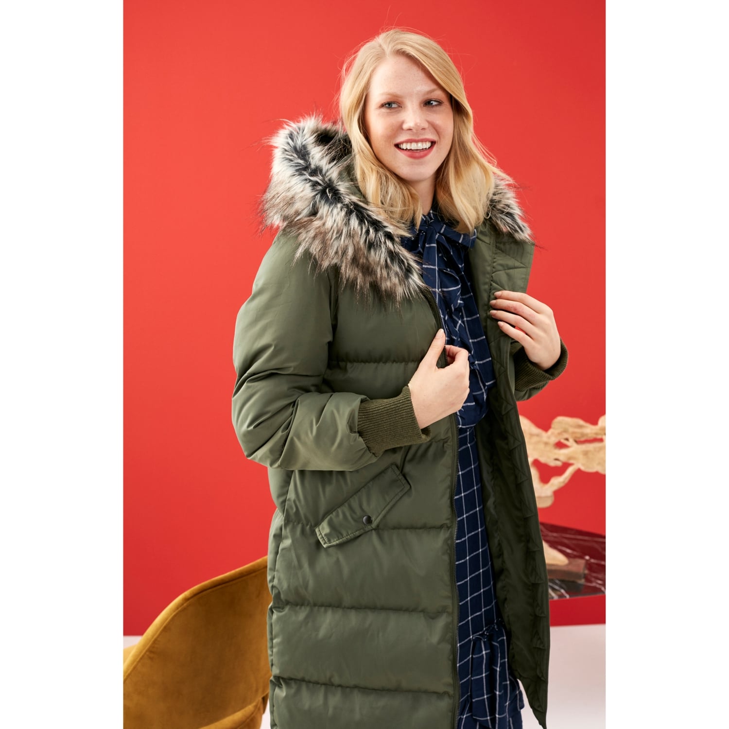 KÜRK DETAYLI KAPÜŞONLU ŞİŞME MONT