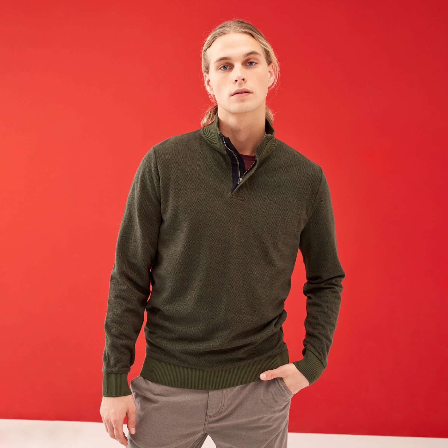 DİK YAKA ÖRME SWEATSHIRT