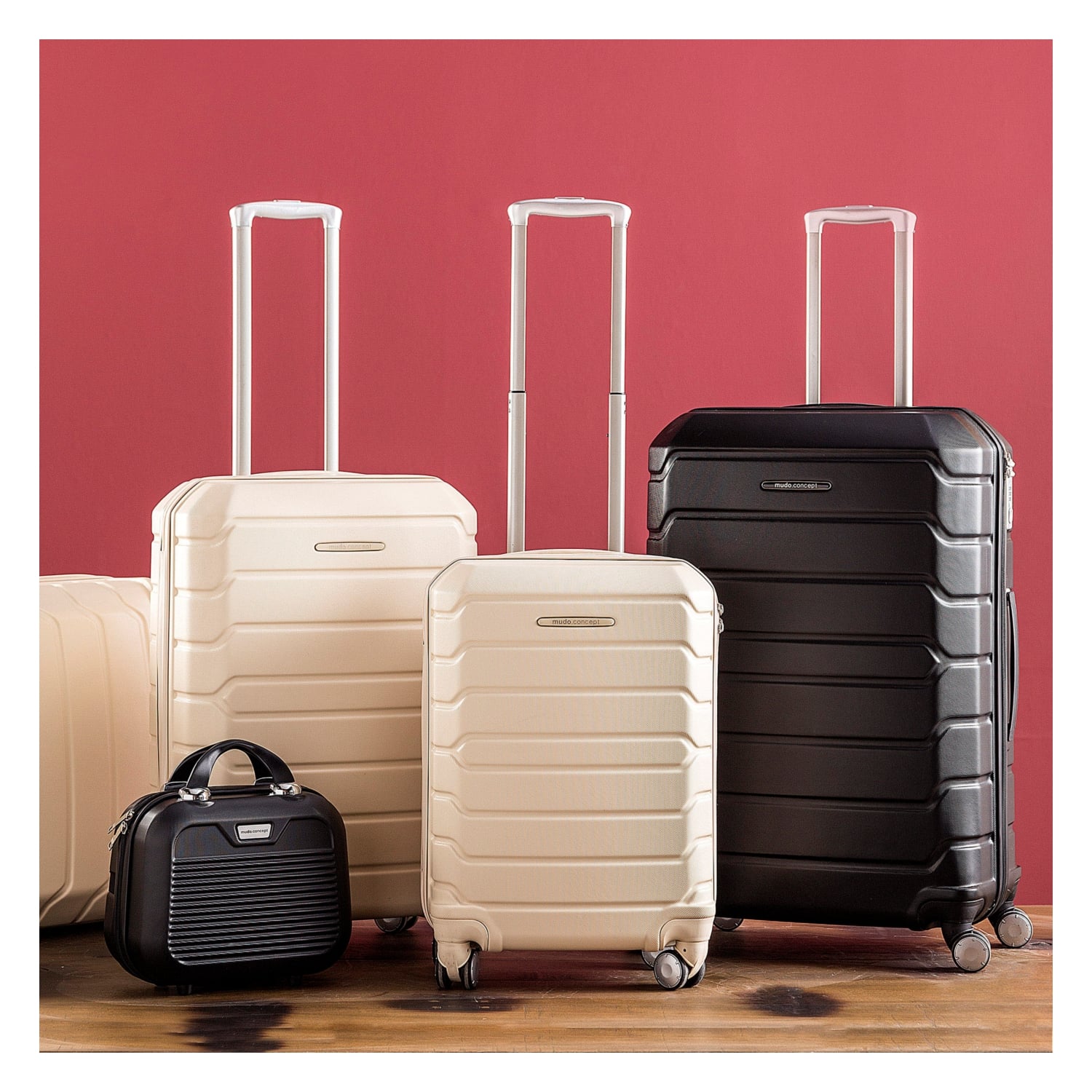 ORTA BOY SİYAH VALİZ