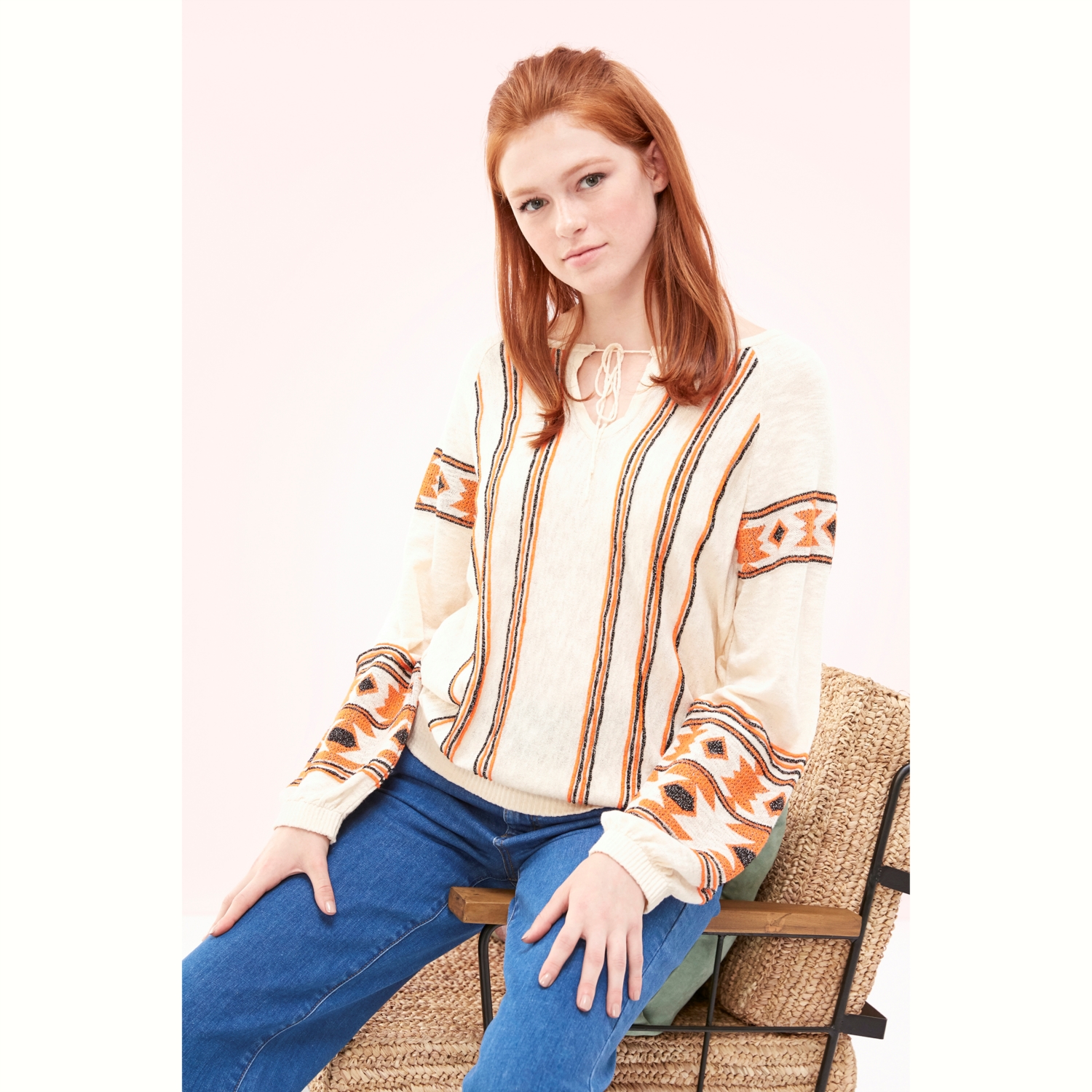 ETNİK DESENLİ SİM DETAYLI BİSİKLET YAKA KAZAK