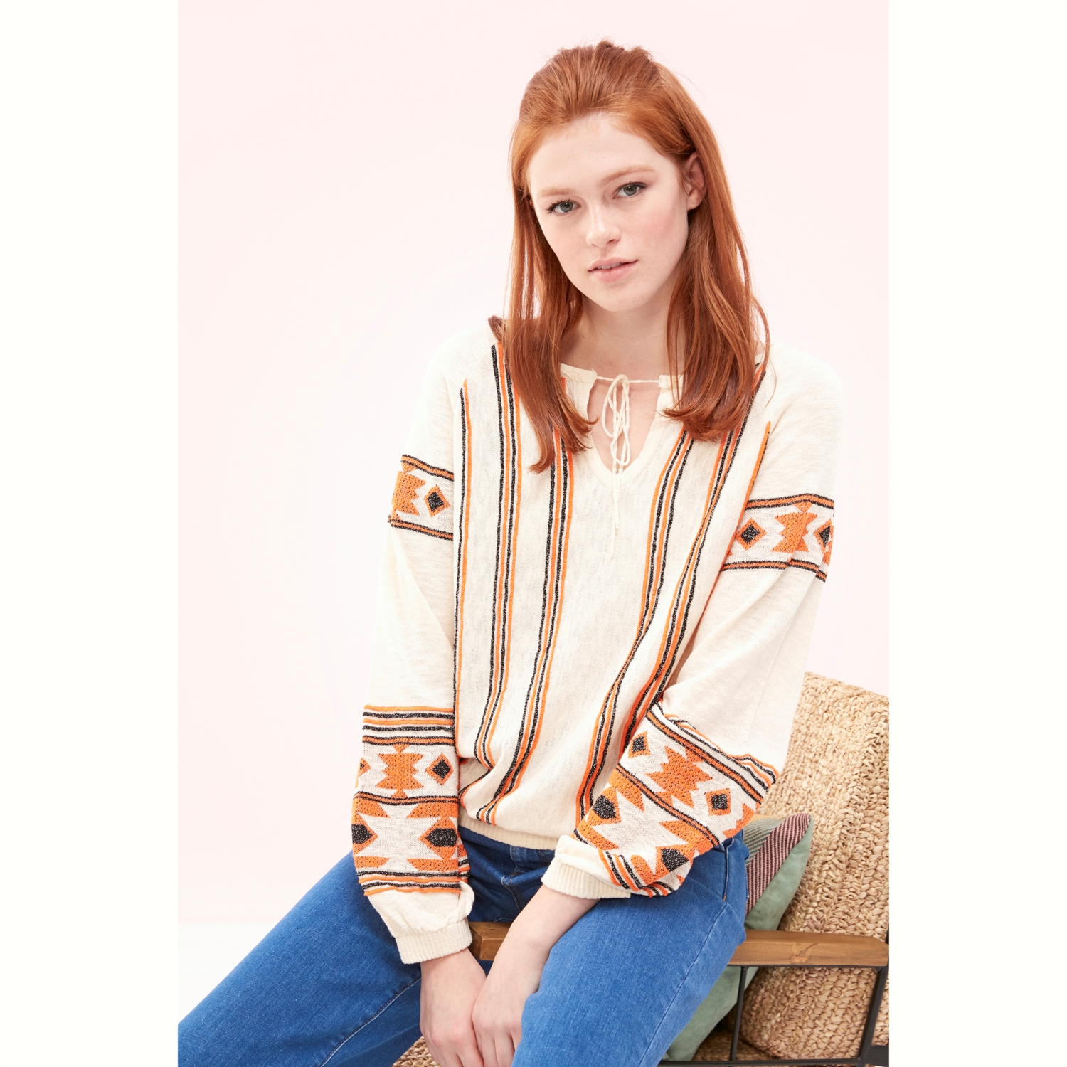 ETNİK DESENLİ SİM DETAYLI BİSİKLET YAKA KAZAK