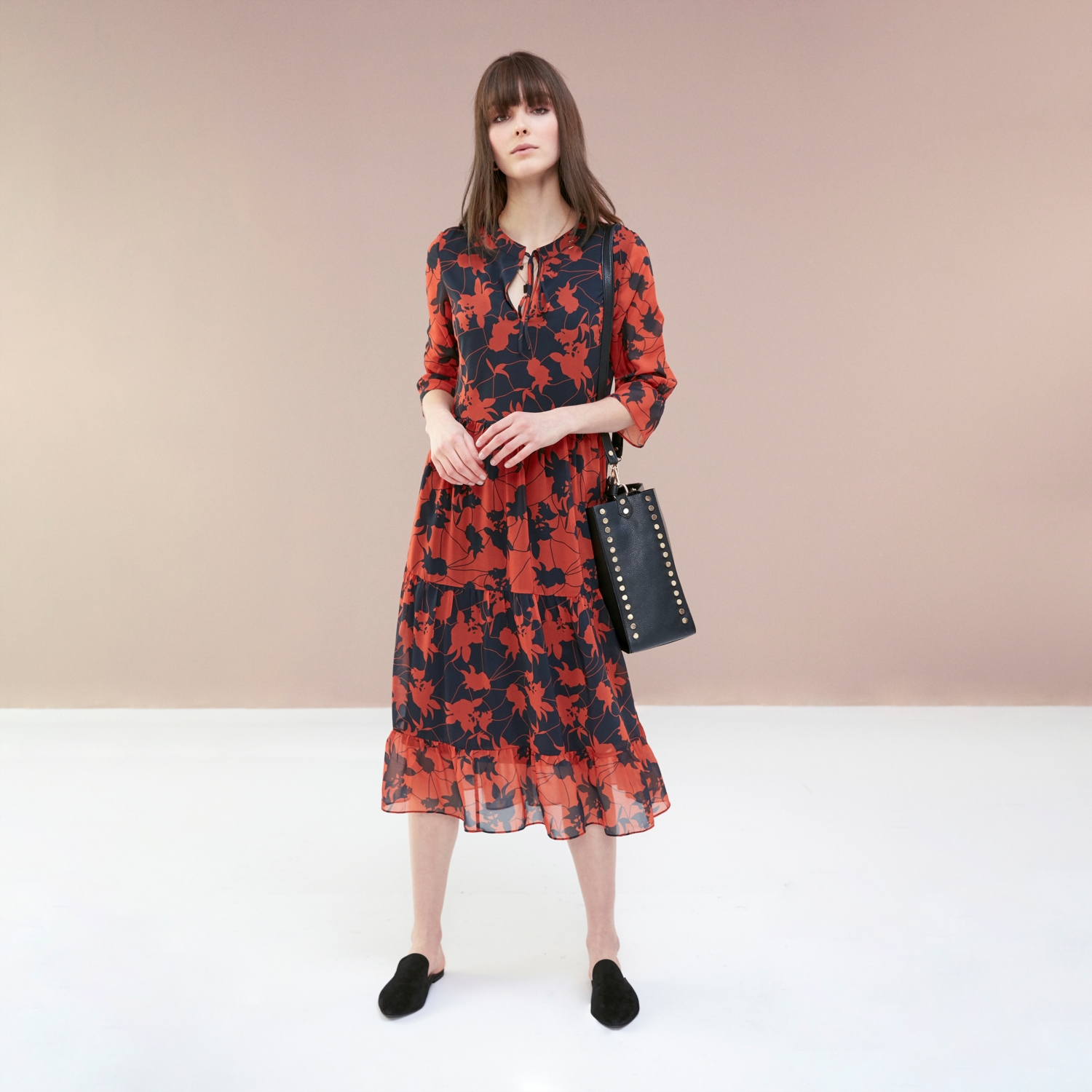 ÇİÇEKLİ MİDİ BOY ELBİSE