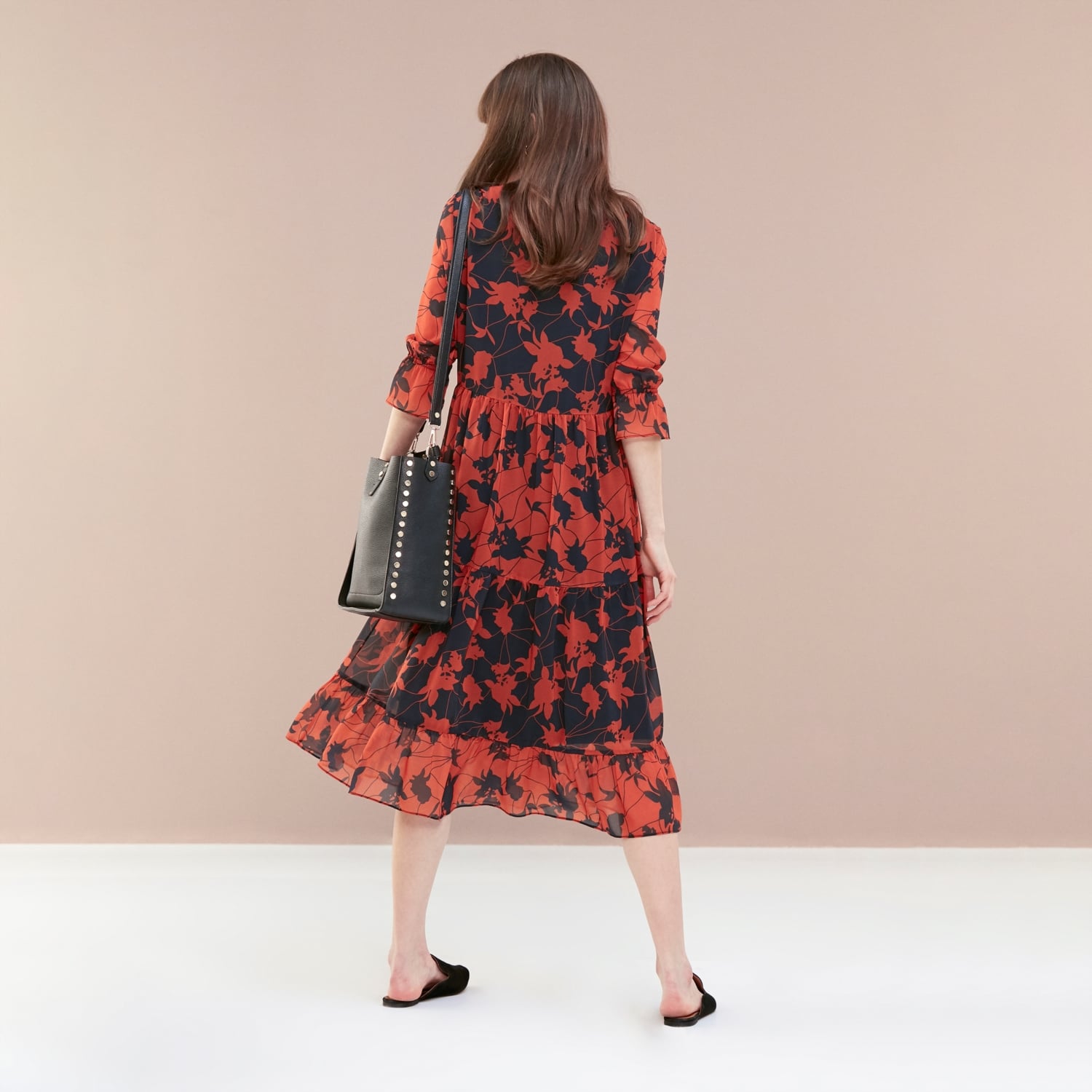 ÇİÇEKLİ MİDİ BOY ELBİSE