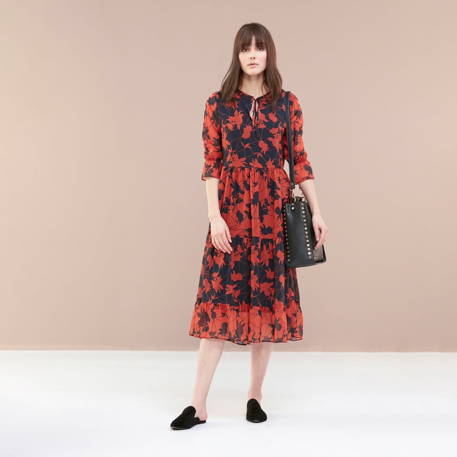 ÇİÇEKLİ MİDİ BOY ELBİSE