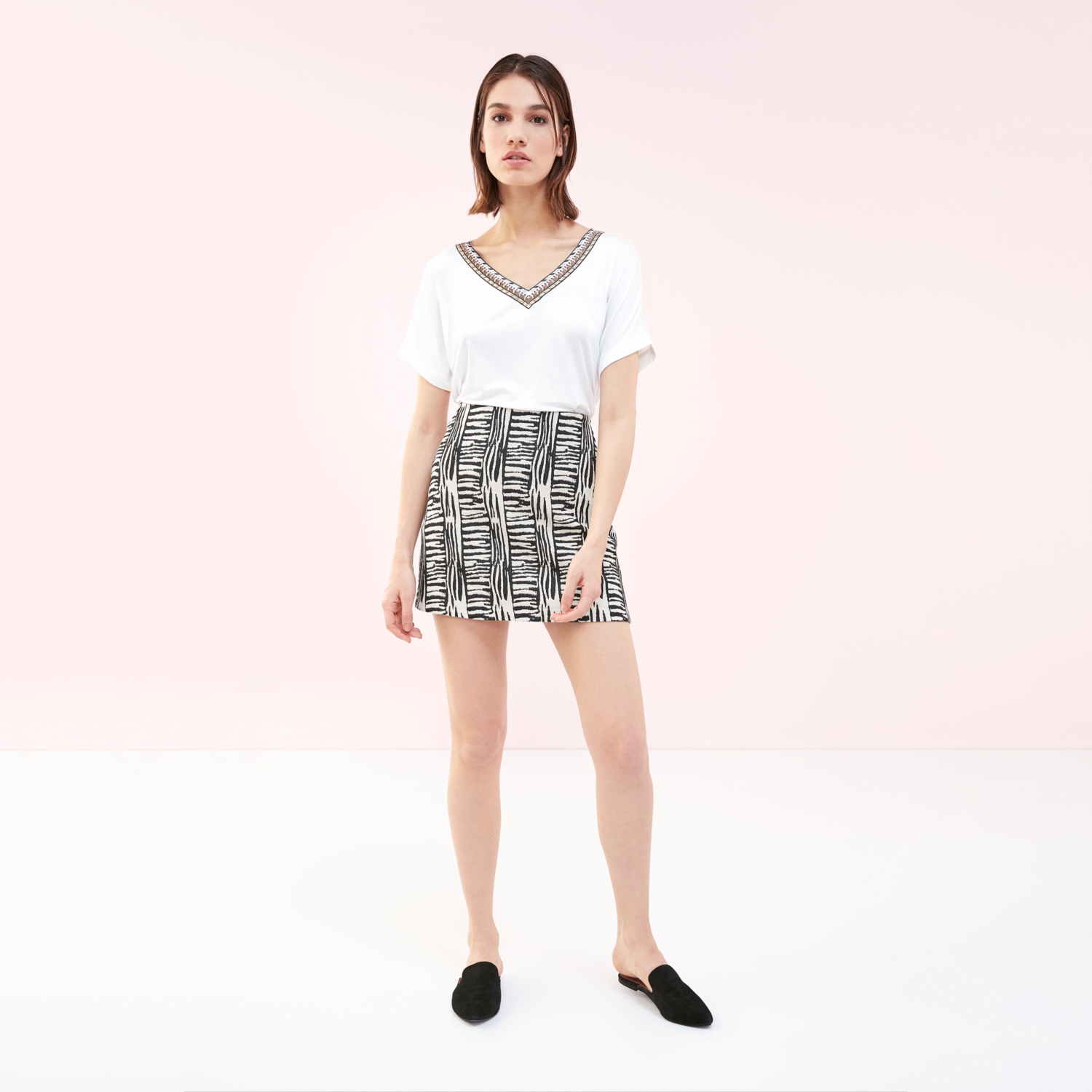 YAKASI ŞERİTLİ KISA KOLLU T-SHIRT