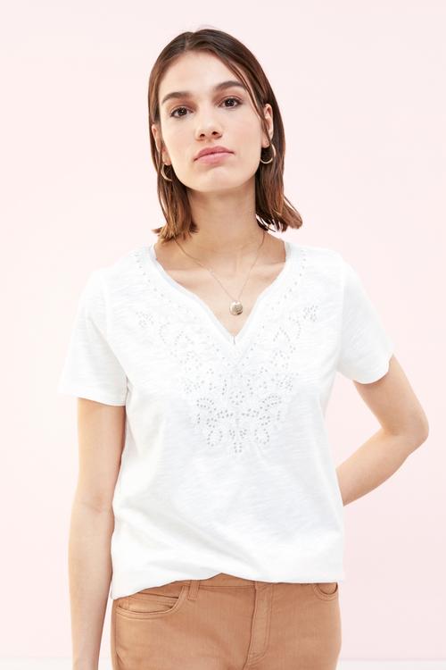  NAKIŞ İŞLEMELİ V YAKA T-SHIRT