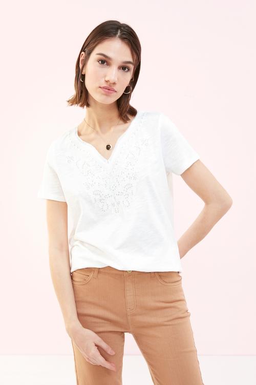  NAKIŞ İŞLEMELİ V YAKA T-SHIRT