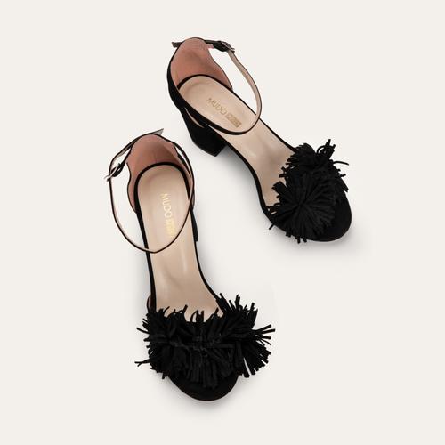  BİLEKTEN BAĞLAMALI PÜSKÜLLÜ TOPUKLU AYAKKABI