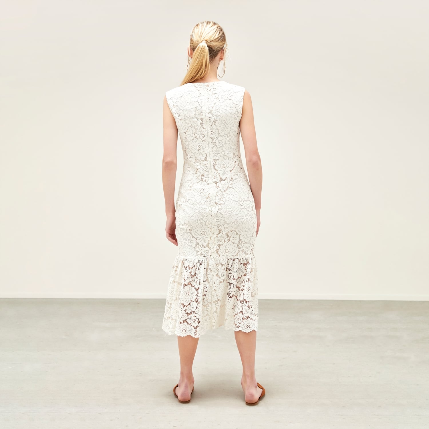 DANTELLİ MİDİ BOY ELBİSE