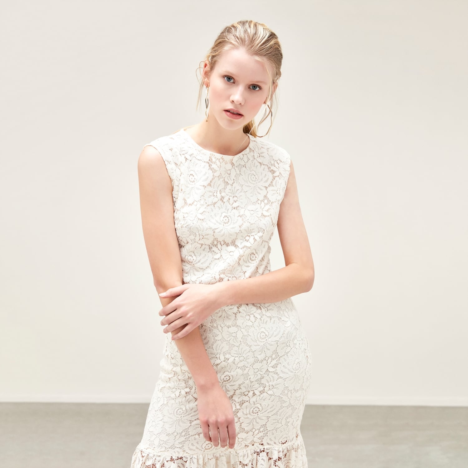 DANTELLİ MİDİ BOY ELBİSE